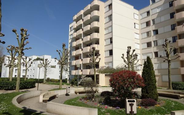 Appartement à louer    3 pièces • 71 m2 Montigny-le-Bretonneux