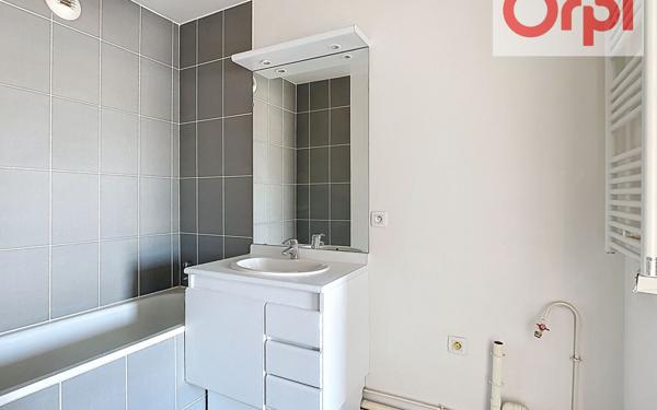 Appartement à louer    2 pièces • 42,24 m2 Choisy-le-Roi