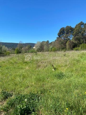 Terrain de 3 166 m²