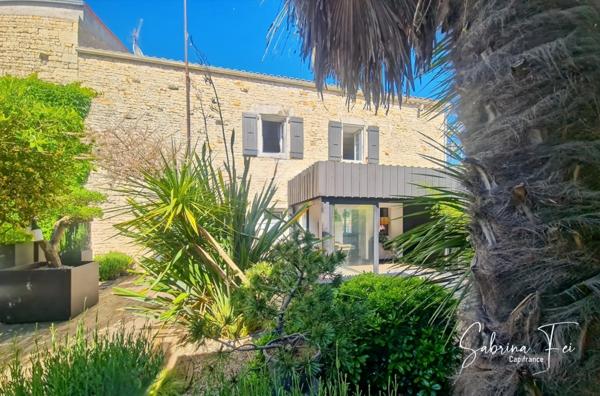 Maison en pierre au charme fou, pensée par un architecte, à deux pas de La Rochelle !