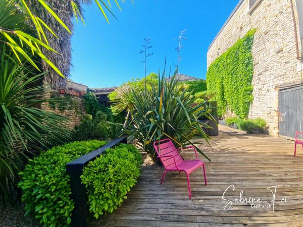 Maison en pierre au charme fou, pensée par un architecte, à deux pas de La Rochelle !