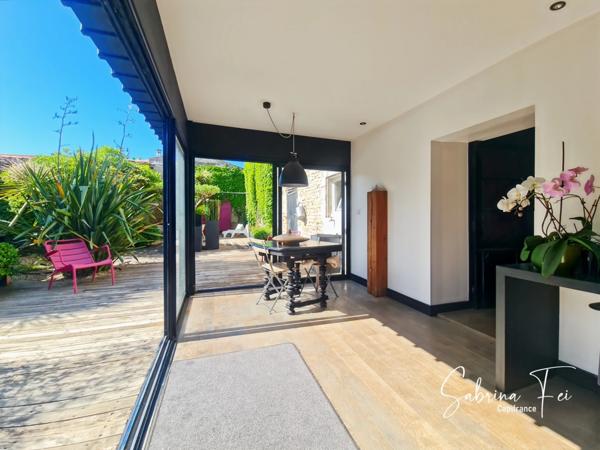 Maison en pierre au charme fou, pensée par un architecte, à deux pas de La Rochelle !