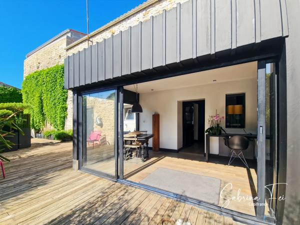 Maison en pierre au charme fou, pensée par un architecte, à deux pas de La Rochelle !