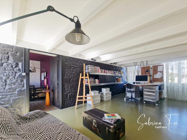 Maison en pierre au charme fou, pensée par un architecte, à deux pas de La Rochelle !