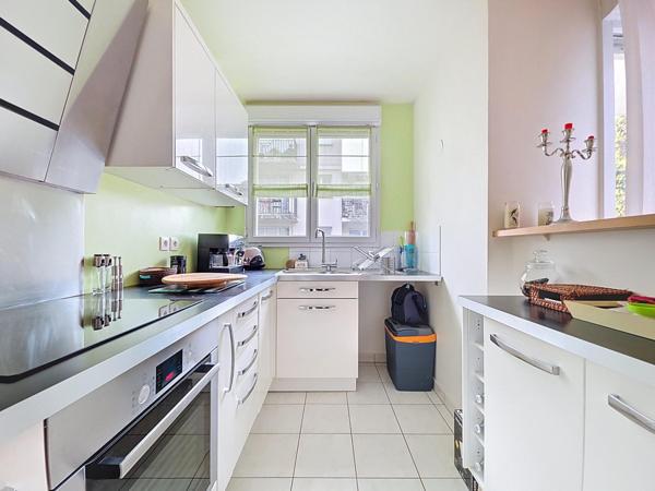 APPARTEMENT TROIS PIECES BALCON CAVE ET PARKING