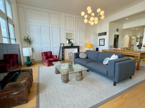 RARE SAUMUR CENTRE-VILLE, Appartement de 100m² face Loire dans un immeuble remarquable