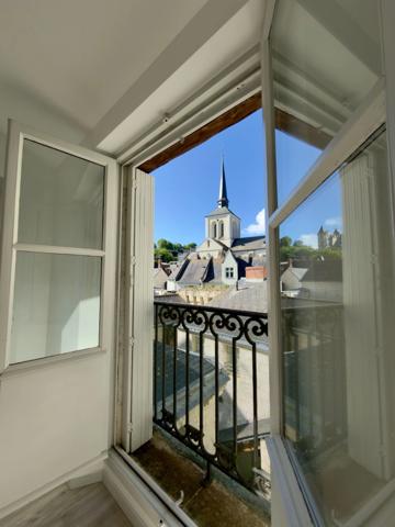 RARE SAUMUR CENTRE-VILLE, Appartement de 100m² face Loire dans un immeuble remarquable