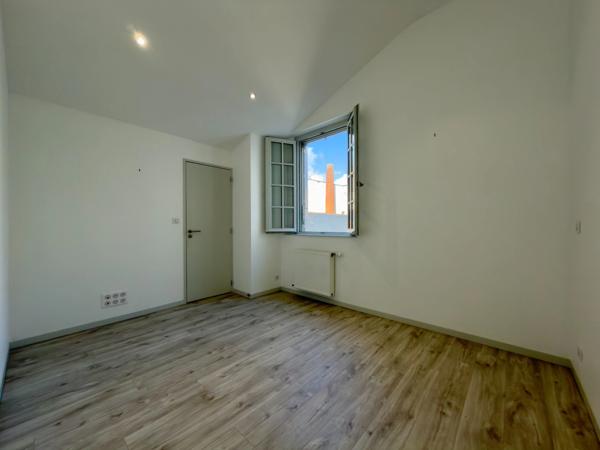 RARE SAUMUR CENTRE-VILLE, Appartement de 100m² face Loire dans un immeuble remarquable