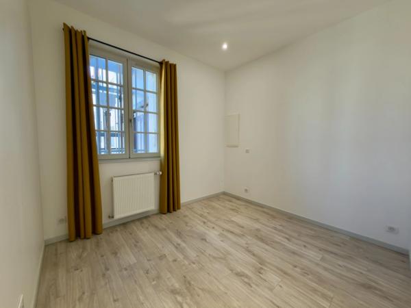 RARE SAUMUR CENTRE-VILLE, Appartement de 100m² face Loire dans un immeuble remarquable