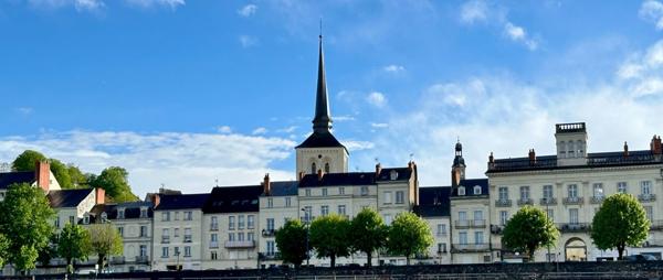 RARE SAUMUR CENTRE-VILLE, Appartement de 100m² face Loire dans un immeuble remarquable
