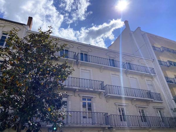 03200 VICHY - APPARTEMENT- 4 PIÈCES AVEC 2 BALCONS -TERRASSE -BOX ET CAVE -COEUR DE VILLE