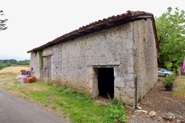 Grange à vendre à Montbron (16220) - Charente