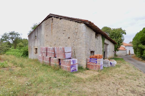 Grange à vendre à Montbron (16220) - Charente