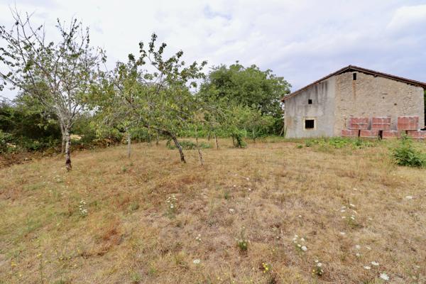 Grange à vendre à Montbron (16220) - Charente