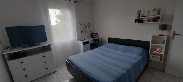 30. GARD. CLARENSAC. Elegante villa contemporaine de plain-pied de 108 m² sur terrain de 1140 m²