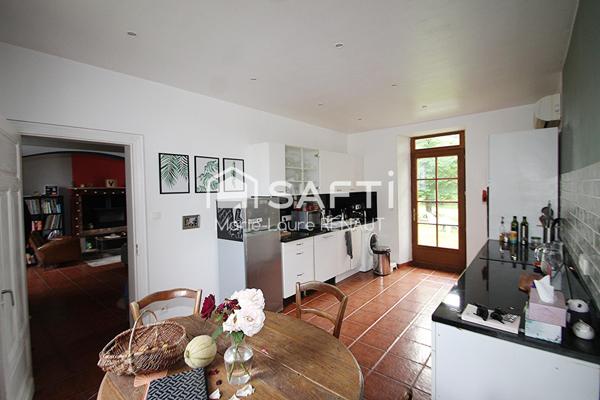 Maison ancienne rénovée – 4 chambres – Terrain arboré