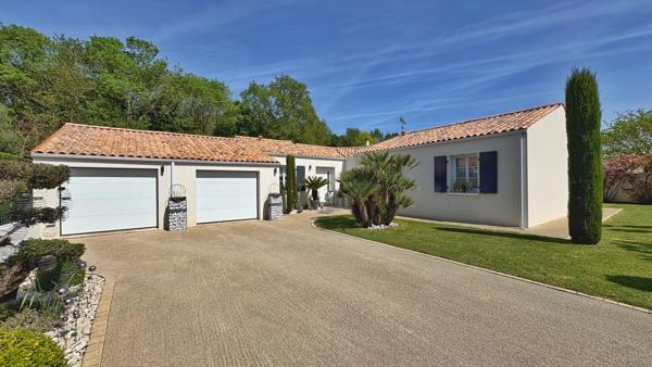 AIFFRES - Pavillon de plain pied de 144m² avec double garage