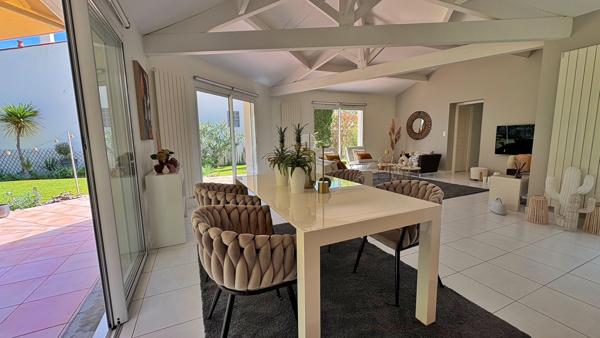 AIFFRES - Pavillon de plain pied de 144m² avec double garage