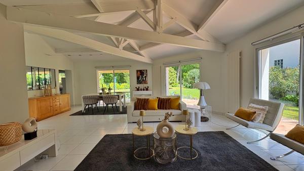 AIFFRES - Pavillon de plain pied de 144m² avec double garage