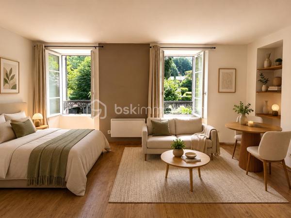 Uriage les Bains - Grand studio - Vendu libre de toute occupation - 1er étage/2
Carole ROYANEZ vous propose en exclusivité sur Uriage-les-Bains, à mi-chemin entre Grenoble et les stations de ski, ce joli studio traversant est-ouest de 23 m2 (carrez) qui offre un cadre de vie agréable, entre calme et proximité des commodités et du parc d'Uriage. Le bien est en bon état et récemment rafraîchi. Il se compose d'un coin cuisine semi-ouvert sur un bel espace à aménager en pièce à vivre et chambre, ainsi qu'une salle d'eau avec WC.
Un produit parfait pour un investissement locatif ou un pied à terre dans un endroit attractif et propice au tourisme (commune NON SOUMISE A L'ENCADREMENT DES LOYERS). Une cave en sous-sol accompagne le logement ainsi qu'une place de parking attitrée et sécurisée (par portail électrique).
La copropriété à taille humaine vient d'être créée en gestion bénévole, sans charges de copropriété avec 6 lots principaux. La taxe foncière est estimée à environ 500 euros. 
N'hésitez pas à me contacter pour programmer une visite.