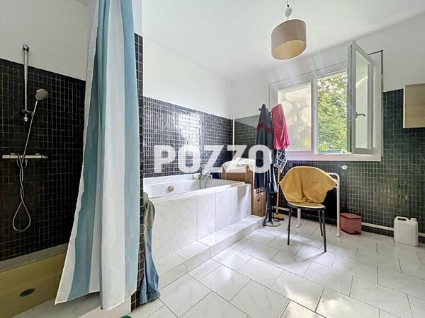 Maison de Charme sur 1,5 Hectare avec Box et Dépendances HONFLEUR