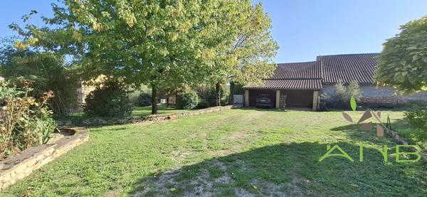 Maison en pierre à 8 chambres au calme - avec piscine à Saint-Pardoux-la-Rivière 24470