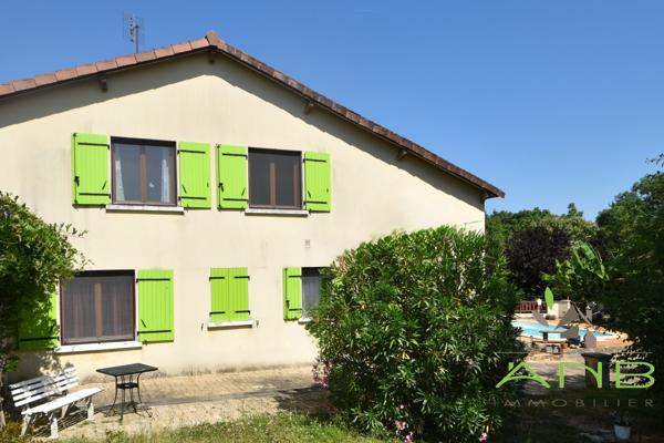 Maison en pierre à 8 chambres au calme - avec piscine à Saint-Pardoux-la-Rivière 24470