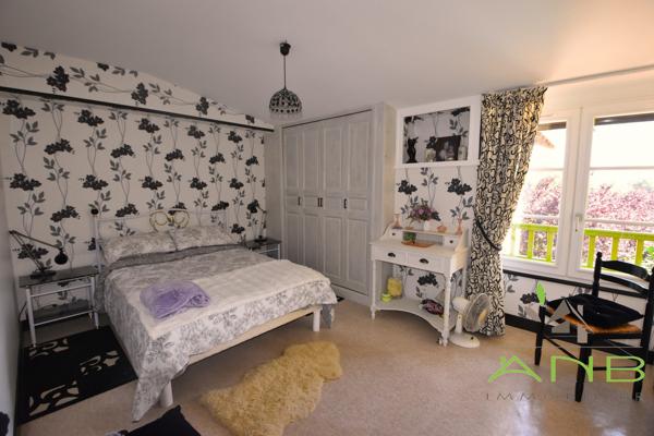 Maison en pierre à 8 chambres au calme - avec piscine à Saint-Pardoux-la-Rivière 24470
