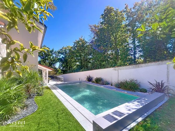 Coup de coeur assuré pour cette maison familiale située à VERNAISON dans un écrin de verdure à la limite de CH