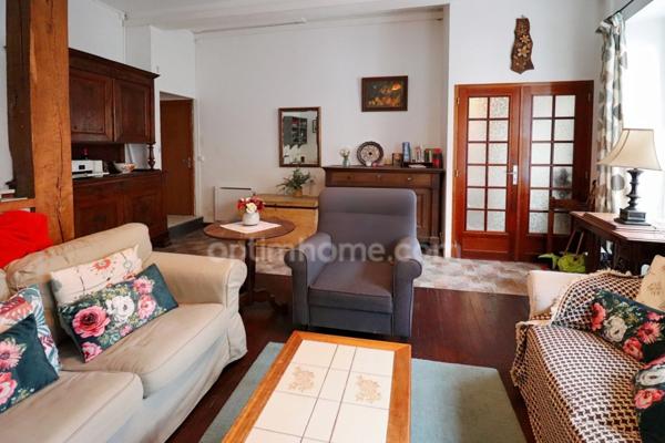 Maison Familiale - 156 m² - 7 pièces - 4 chambres - 2 Garages sur Terrain de 491 m² MAGNAC LAVAL (87190)