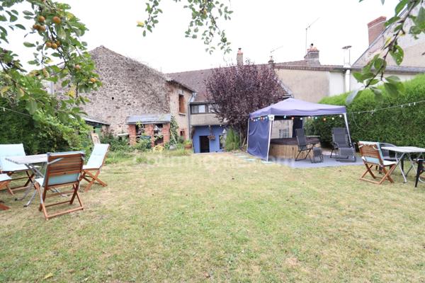 Maison Familiale - 156 m² - 7 pièces - 4 chambres - 2 Garages sur Terrain de 491 m² MAGNAC LAVAL (87190)