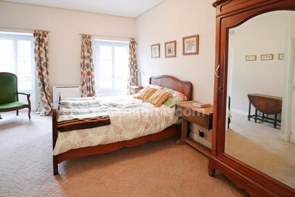 Maison Familiale - 156 m² - 7 pièces - 4 chambres - 2 Garages sur Terrain de 491 m² MAGNAC LAVAL (87190)