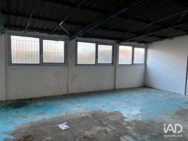 Location local d’activité 202 m² Le Mesnil-Saint-Denis