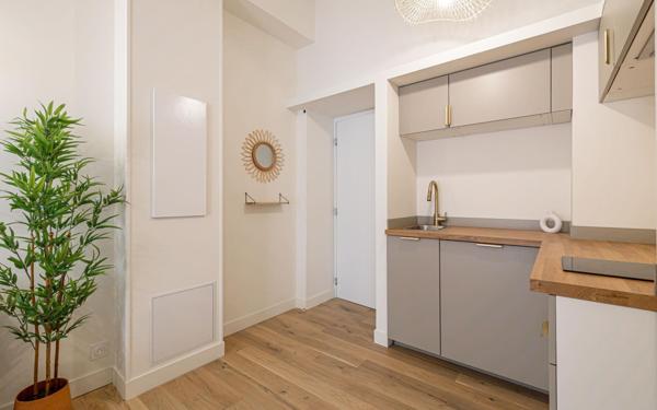 Appartement à vendre    2 pièces • 25,58 m2 Nice