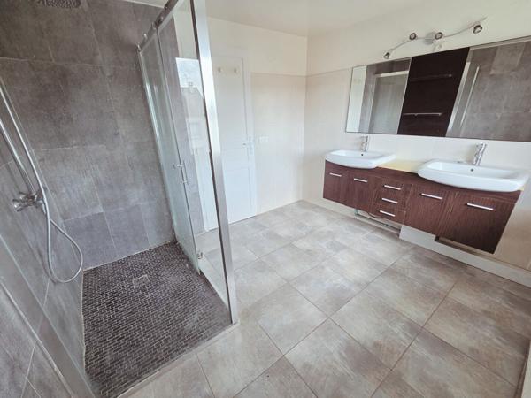 Superbe maison familiale sur 402 m² de terrain, 150 m² habitables ,4 chambres, AUCUN TRAVAUX, DPE C