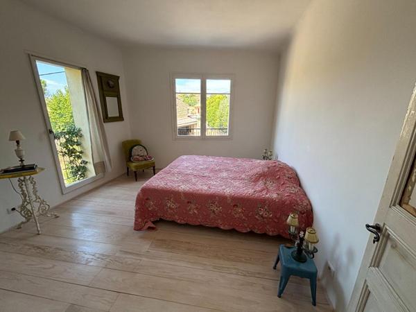 Maison ancienne rénovée avec jardin et piscine