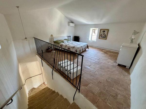 Maison ancienne rénovée avec jardin et piscine