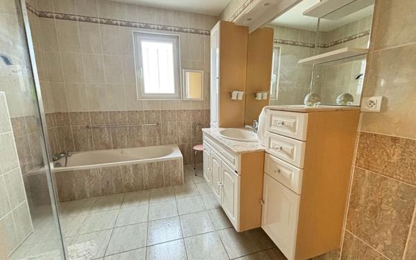 Maison à vendre    5 pièces •  Breuillet