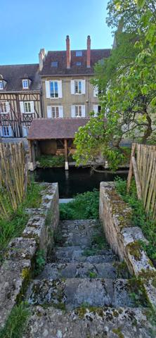 CHARTRES Basse ville : Magnifique T2 45m² env. + cave