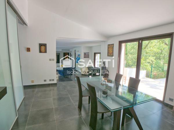 Rochefort-du-Gard – Villa d'architecte contemporaine avec piscine