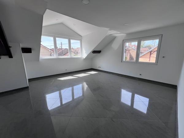 Appartement
         7 pièces
        - 120 m² 185 000 € *