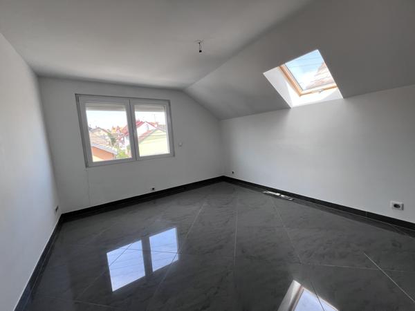 Appartement
         7 pièces
        - 120 m² 185 000 € *
