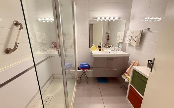 Appartement à vendre    3 pièces •  Toulon