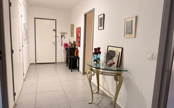 Appartement à vendre    3 pièces •  Toulon