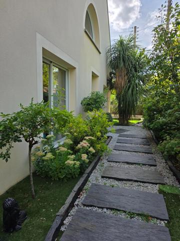 Maison à vendre 7 pièces VAUJOURS - 140 m2 - Jardin et sous-sol total