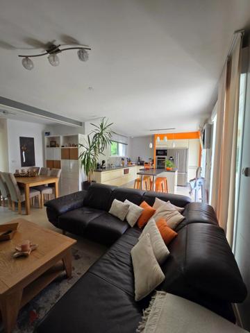 Maison à vendre 7 pièces VAUJOURS - 140 m2 - Jardin et sous-sol total