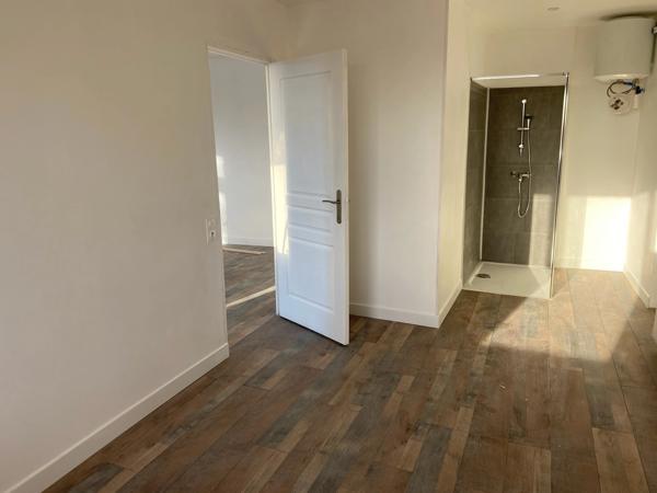 AU COEUR DE LUCON AVEC RAMPE ACCES ET FONTIONNALITE PMR APPARTEMENT RENOVE T2/1 CHAMBRE TRES COSY