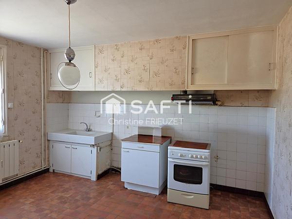 Plain-pied avec jardin et deux garages