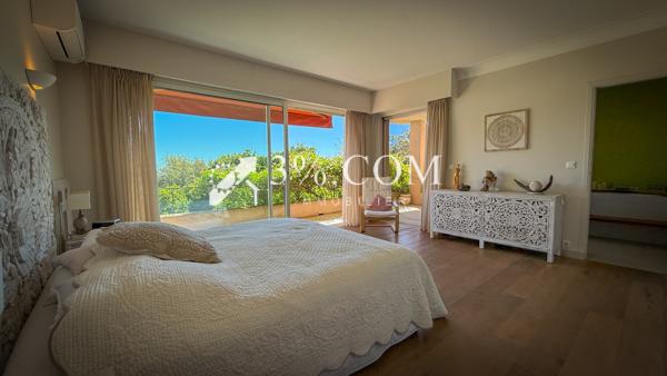 Villa
                                                                                                                                                                                                                                                                                                                        8 pièce(s)                                                                                                                                                                                                          4 chambre(s)                                                                                                                                                                                                          254  m²
