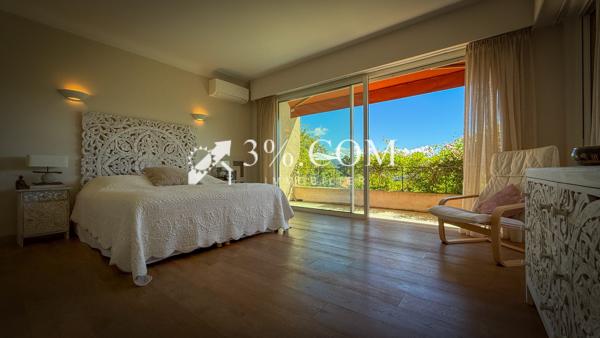 Villa
                                                                                                                                                                                                                                                                                                                        8 pièce(s)                                                                                                                                                                                                          4 chambre(s)                                                                                                                                                                                                          254  m²